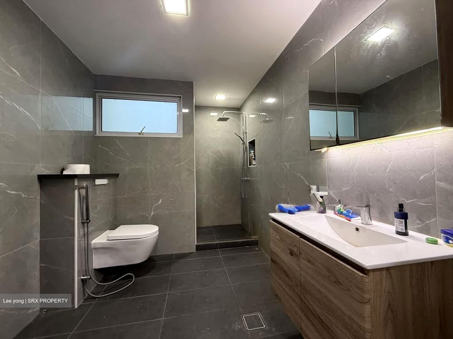 Straits Gardens (D27), Terrace #572291771